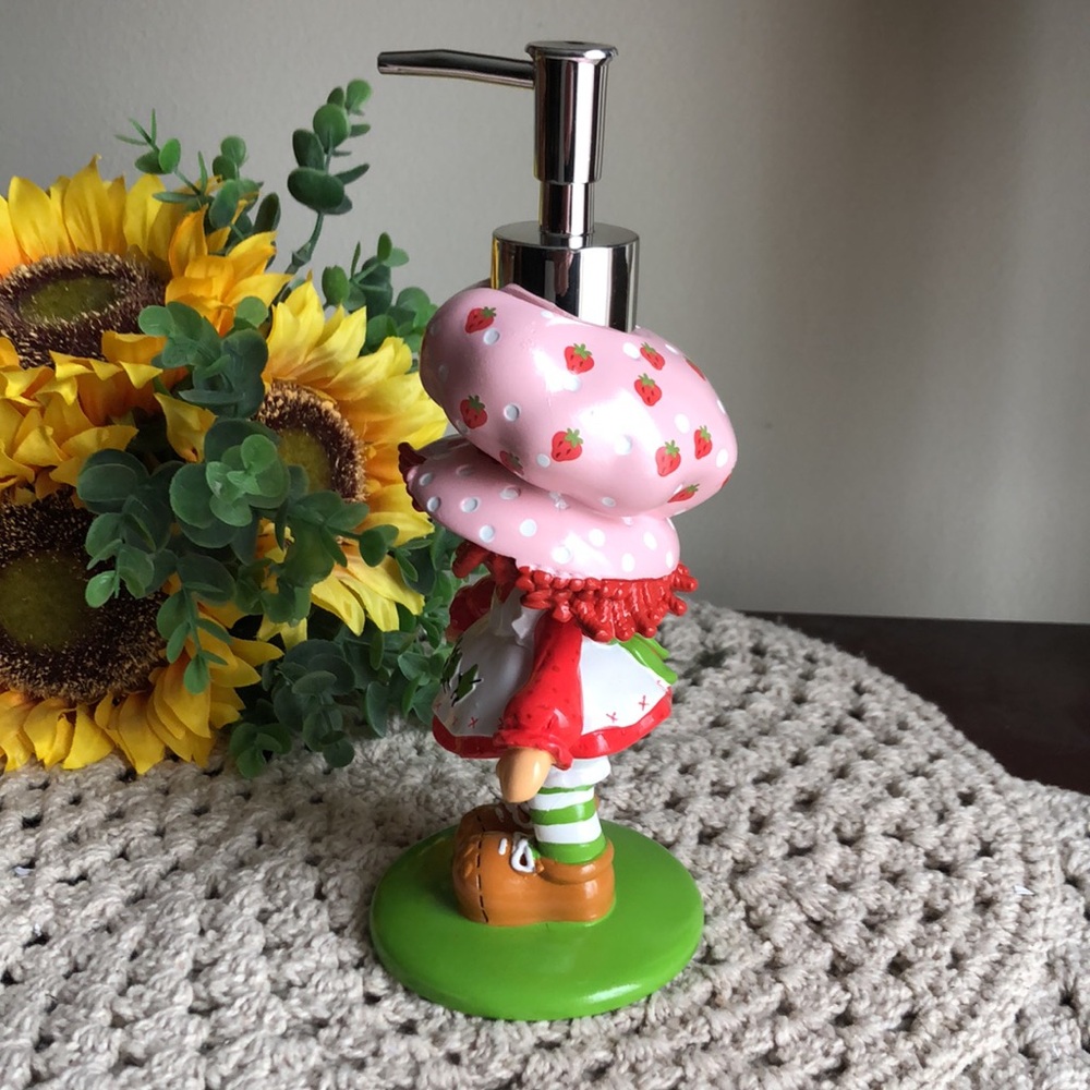 Strawberry Shortcake Lotion/Soap Dispenser - Picture 8 of 9